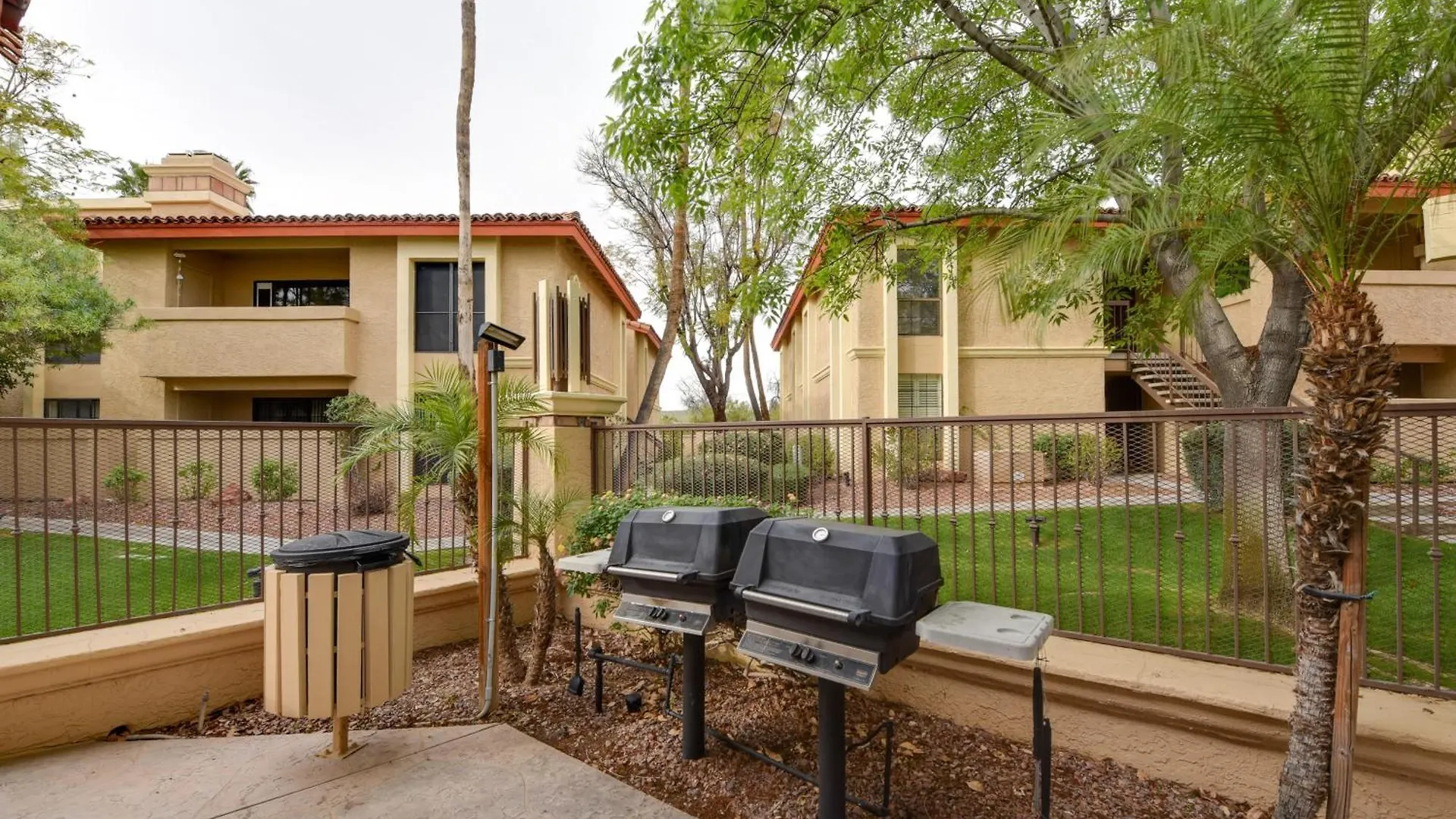 Apartment Phoenix Condo With Balcony And Spa - 14 Mi To Downtown
