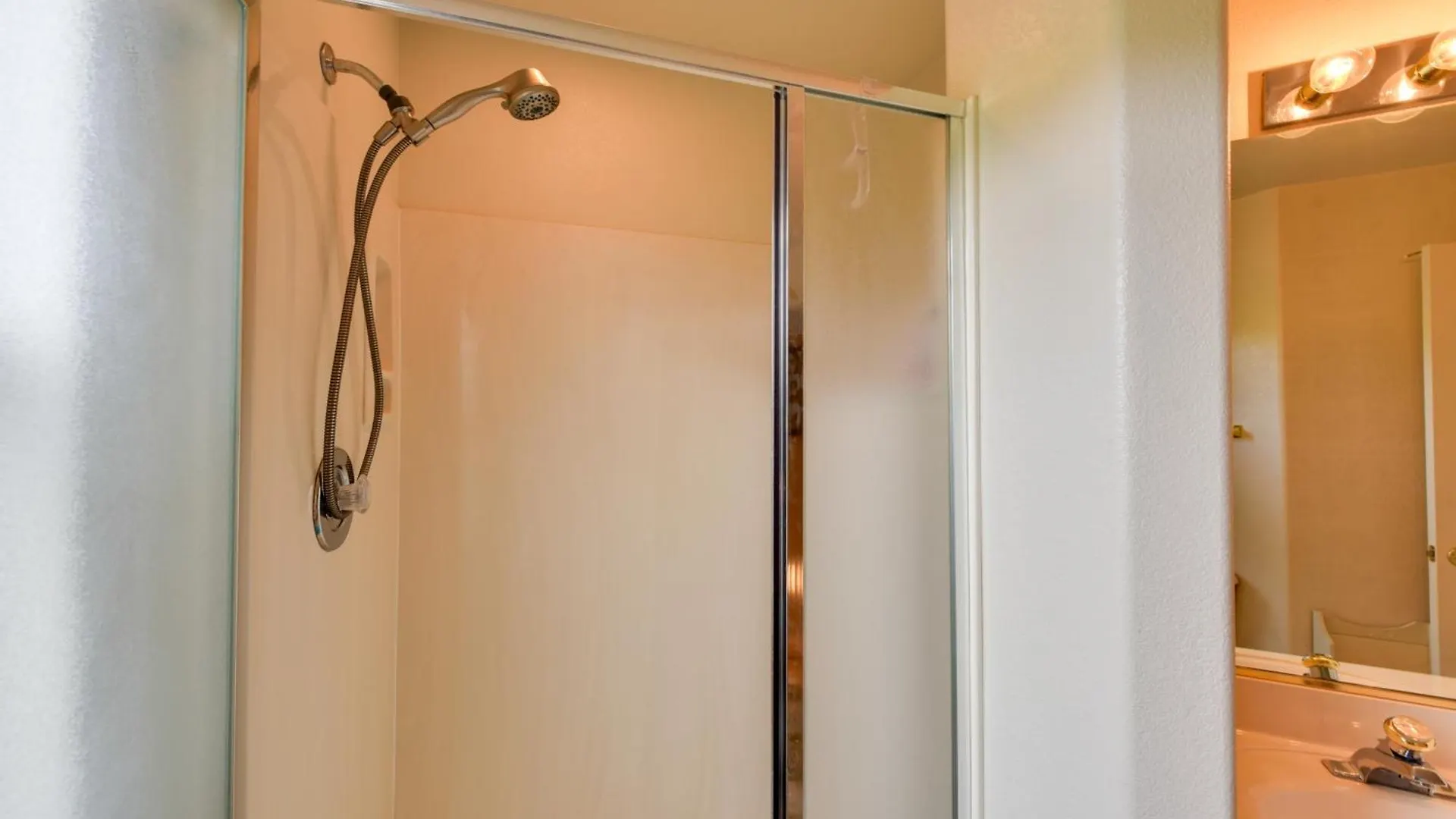Phoenix Condo With Balcony And Spa - 14 Mi To Downtown