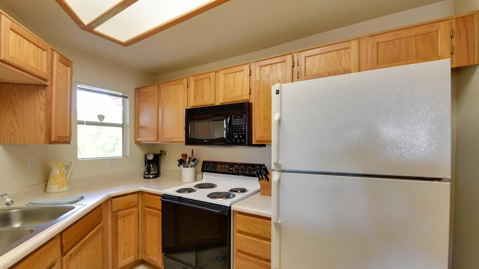 Phoenix Condo With Balcony And Spa - 14 Mi To Downtown Apartment