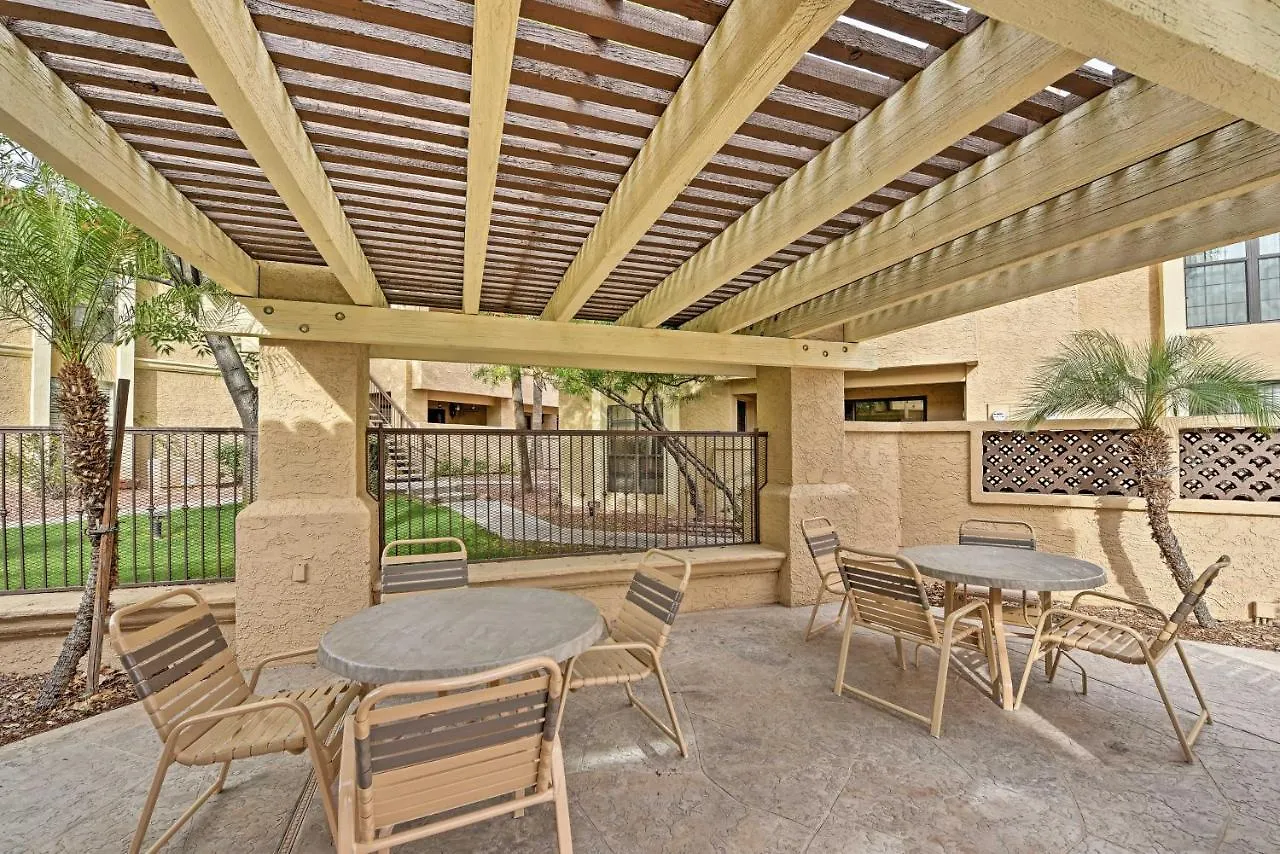 Phoenix Condo With Balcony And Spa - 14 Mi To Downtown